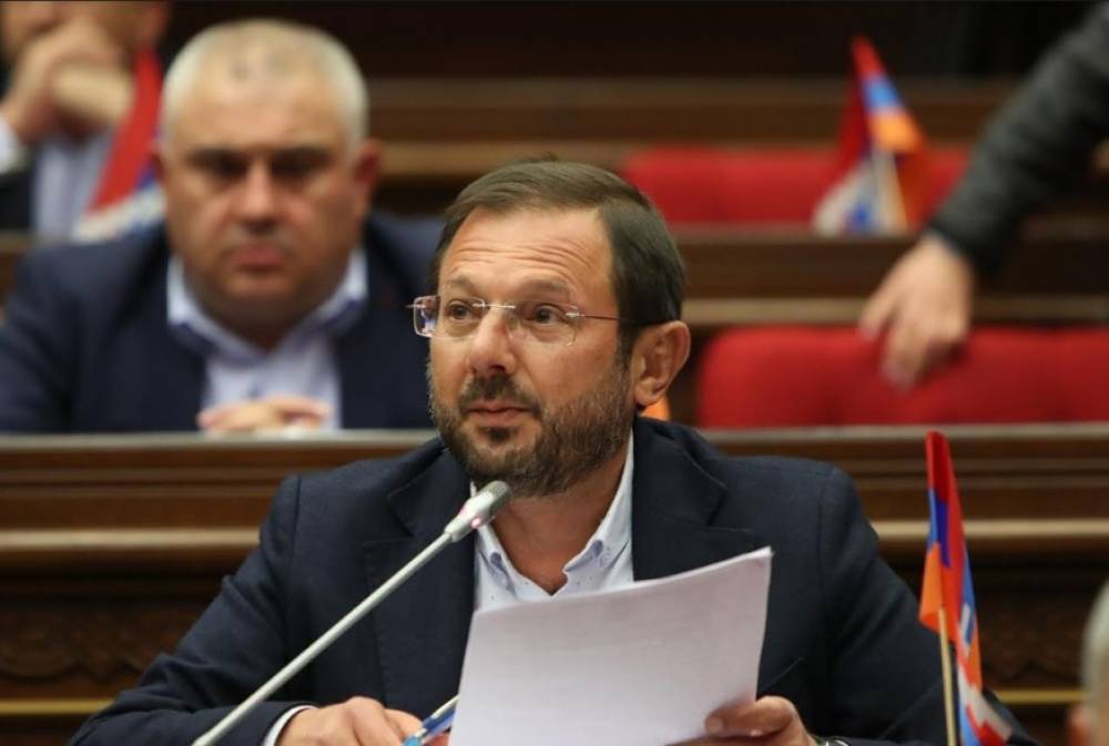 Քրեական պատասխանատվության վտանգի տակ՝ վաղը հրապարակելու եմ Գորիս-Կապան ճանապարհը հանձնելն ամրագրող գաղտնի փաստաթուղթը. Գեղամ Մանուկյան