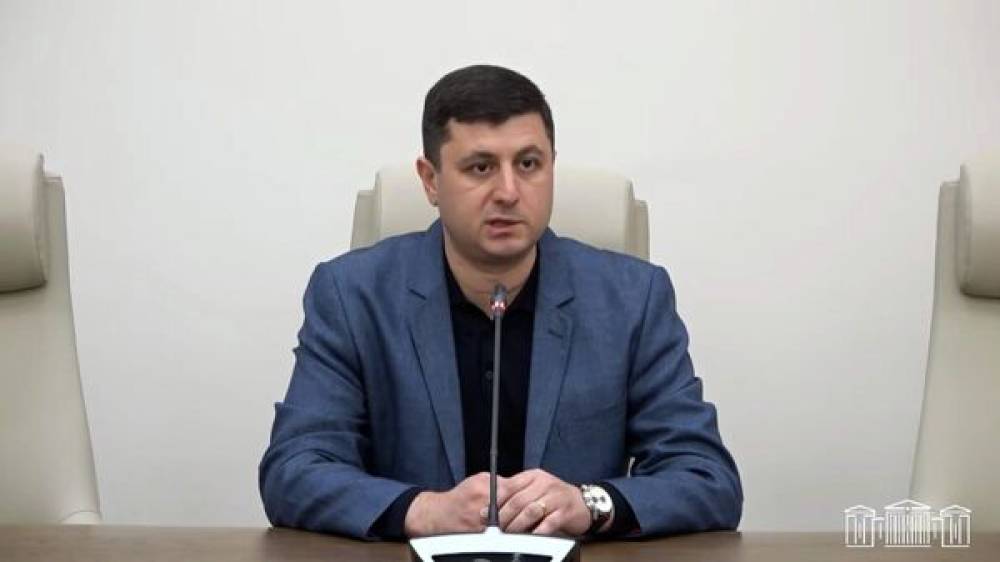 Տիգրան Աբրահամյանը հարցադրումներ է հնչեցրել ԳՇ պետ Էդվարդ Ասրյանին