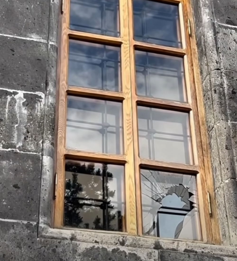Գյումրիում կոտրել են Սուրբ Գրիգոր Լուսավորիչ եկեղեցու պատուհանների ապակիները