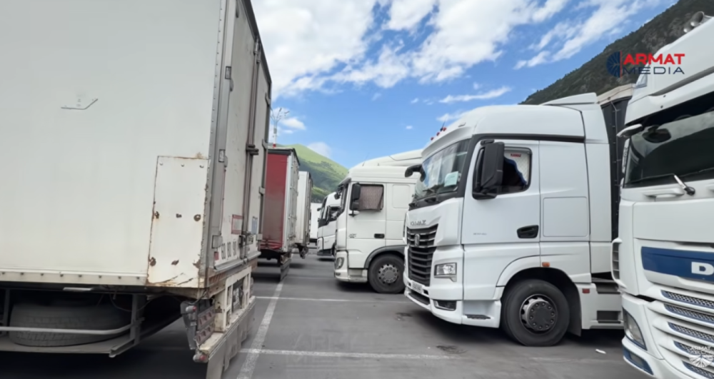 «Կառավարությունից մեկը թող գա, 22 օր մեքենայի մեջ քնի». Լարսում անելանելի վիճակում հայտնված վարորդներն ահազանգում են (Տեսանյութ)