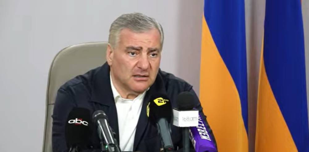 Նրանք դադարեցրել են ձայների հաշվարկը, և ես չգիտեմ, թե առավոտյան ինչ են ցույց տալու,դեմքներից երեւում էր որ լավ չեն
