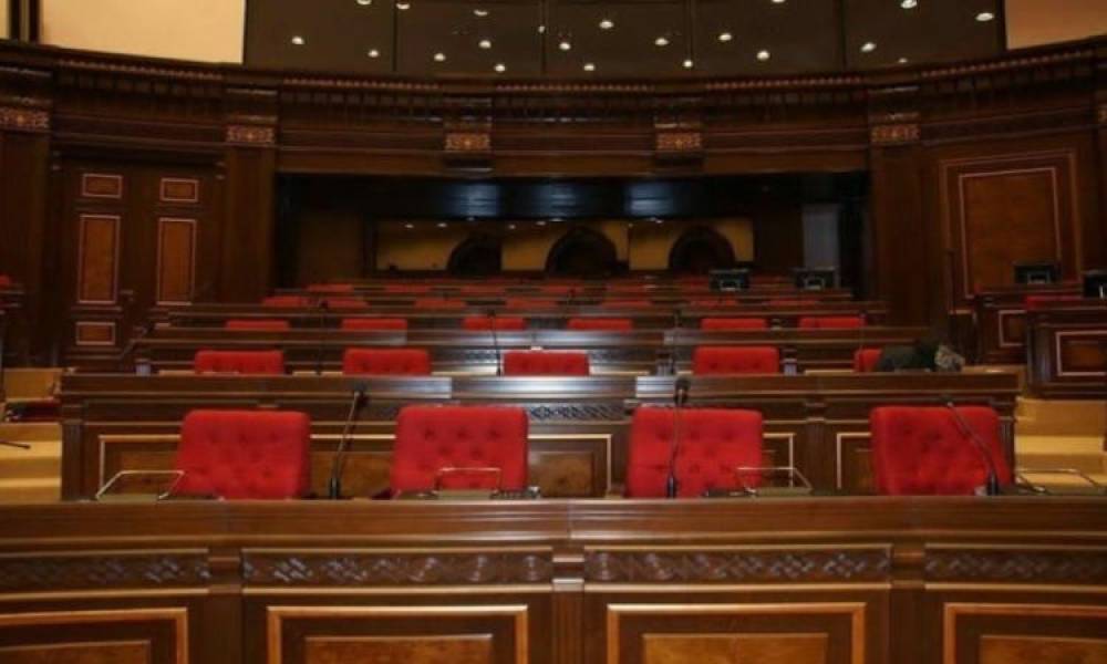 Ինստիտուցիոնալ դասալքությո՞ւն, թե՞ նվեր Փաշինյանին. մանդատները վայր դնելու արհեստածին օրակարգը. «Փաստ»