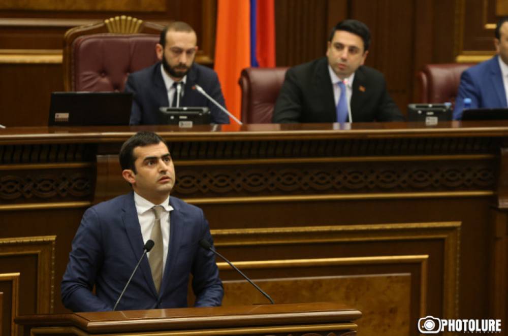 ԱԺ-ում շարունակվում է արտահերթ նիստը. Օրակարգում աջ ղեկով մեքենաների ներկրման հարցն է
