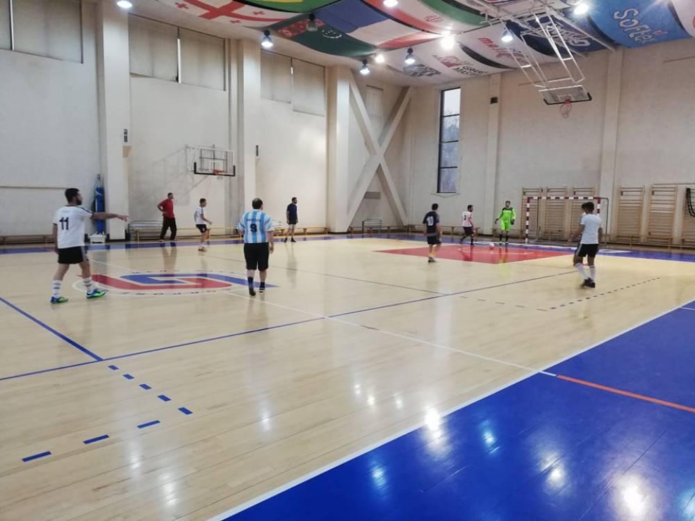 Ֆուտբոլային հանդիպում. լրագրողների թիմը հաղթեց պատգամավորներին. (լուսանկարներ)