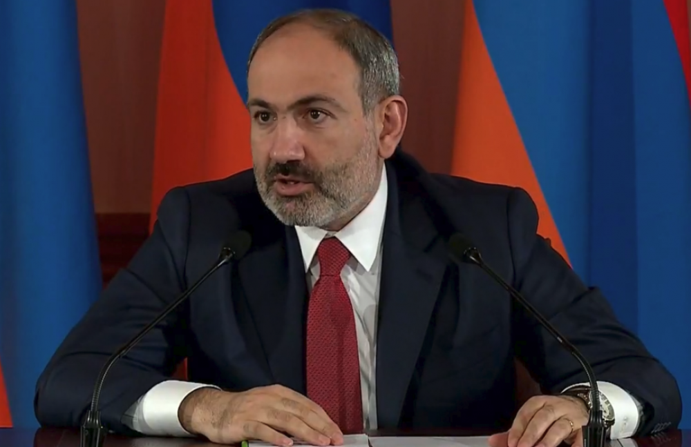 4 ամիս է անցել, բայց Գյումրիի փողոցների վիճակն ավելի է վատացել, ինչո՞ւ․ լրագրողը՝ Փաշինյանին