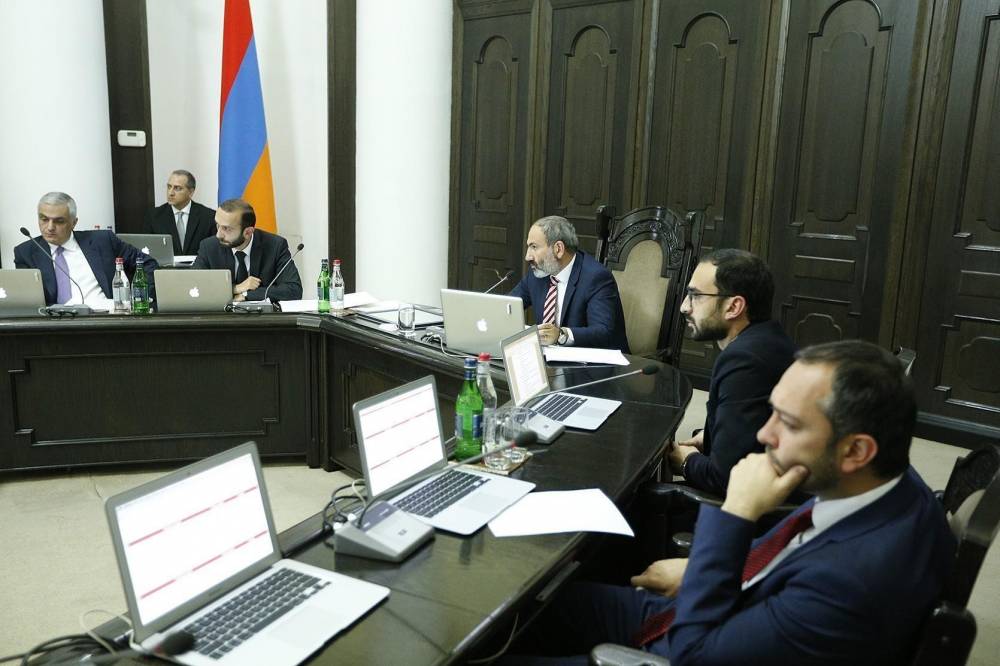 «Իրատես»․ ­Կառավարությունը՝ 2 դեմքով․ «ժողովրդավարության բաստիոն» Հայաստանը վերածվում է հակաժողովրդավարական խառնարանի