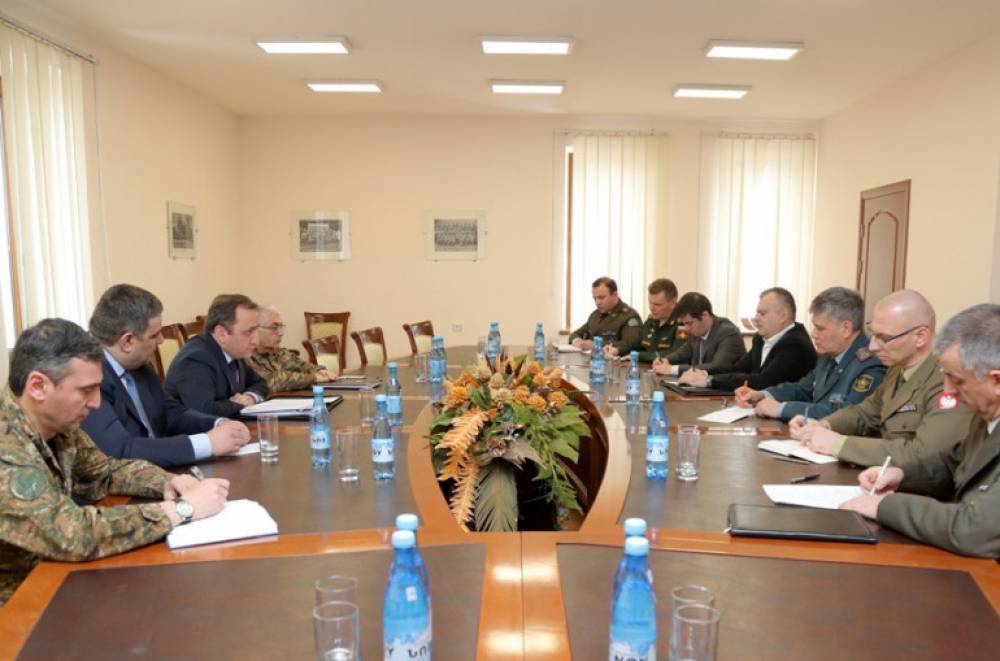 Հայաստանում հավատարմագրված օտարերկրյա դեսպանությունների ռազմական կցորդներին ներկայացվել է իրադրությունն Արցախում