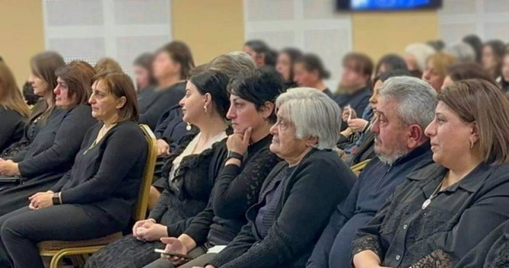 Զոհված տղերքի պահանջատեր ու վրեժով լի ծնողների մի մասը համախմբվել ու «Որդիների կանչ» հասարակական կազմակերպությունն է հիմնել. պայքարի պատրաստ ծնողները կարող են միանալ նրանց