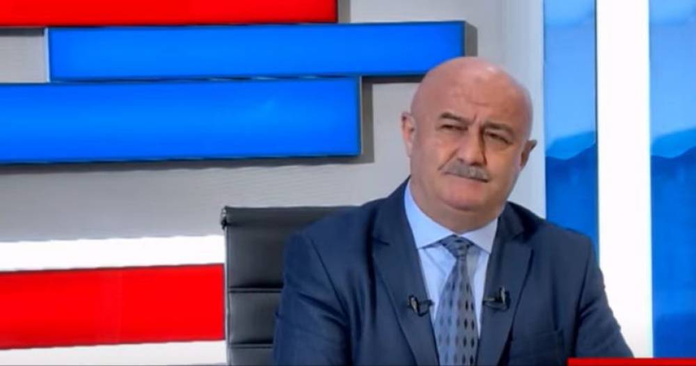 Առավոտյան սափրվելիս հայելում ինձ եմ նայում, հիանում՝ ժողովուրդն ինչ լավ պատգամավոր ունի. Հովիկ Աղազարյան