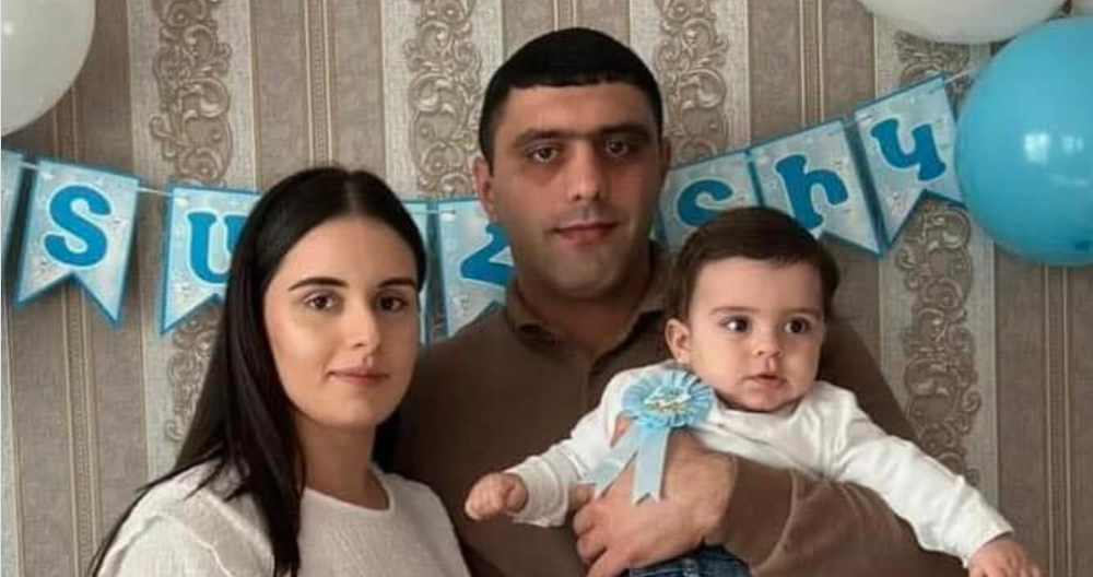 Արարատի ընտանիքն  ապրում էր  Ստեփանակերտում ուներ 8 ամսական երեխա