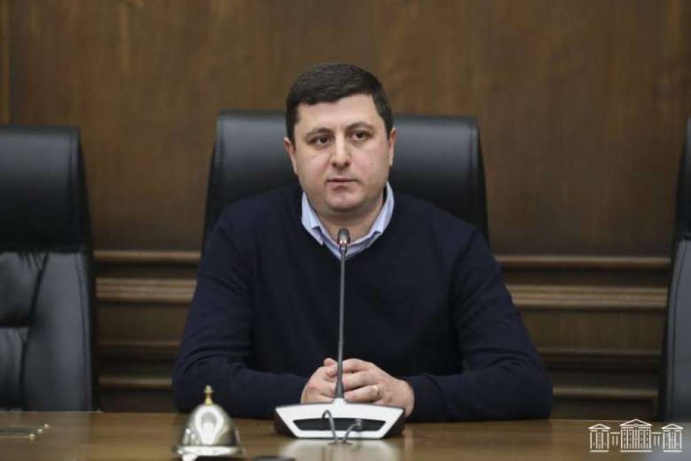 «Մի օր էլ ձեր ձեռքերն են ոլորելու, հրելով դուրս տանելու ու շատ հավանական է, որ դա անի հենց ձեր սիրելի իշխանությունը»․ Տիգրան Աբրահամյան