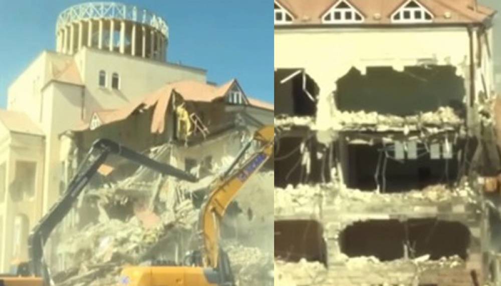 Ադրբեջանցիները քանդում են Արցախի Ազգային ժողովի ու Ազատամարտիկների միության շենքերը (տեսանյութ)