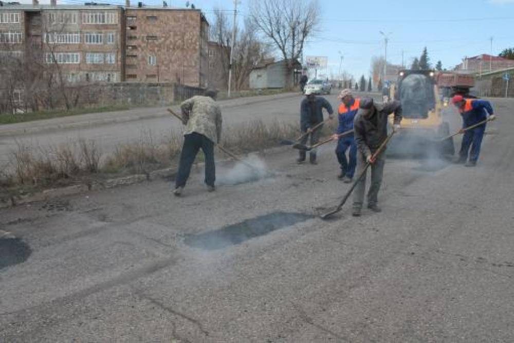 Երևանում փոսային նորոգման աշխատանքներն են մեկնարկում․ քաղաքապետարանից խնդրում են զգոն լինել