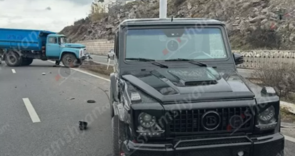 «Արծվի թևերի» հարևանությամբ բախվել են Mercedes G500-ն ու քարով բարձված ZIL-ը