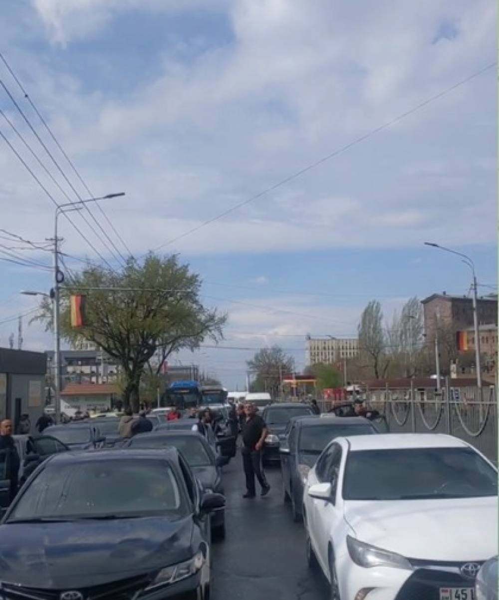 Իսակովի պողոտան ուղիղ մեկ ժամ է՝ կաթվածահար է (տեսանյութ)