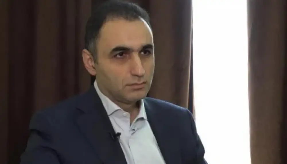 Մեր երկրին ժամանակավորապես տիրացած վարչախմբի պարագլխին պետք է նայել Զելենսկուն, և ինքն իրեն խղճալ