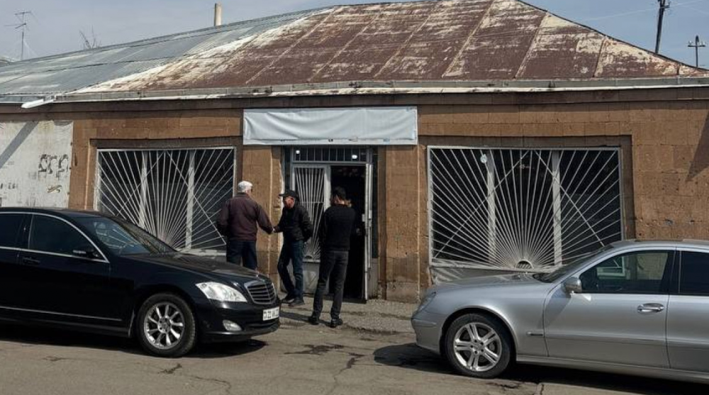 Կասկածելի իրավիճակ՝ Գյումրու 31/69 տեղամասում. Սարիկ Մինասյանի մորաքրոջ որդին դիտորդին դիտողություն է արել քվեարկությունից առաջ ու հետո՝ մարդկանց ՔՊ շտաբ մտնելը նկարելու համար