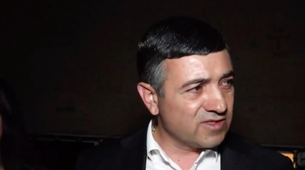 «Մա'ր-տո'ւն, Մա'ր-տո'ւն, Մա'ր-տո'ւն». Սարիկ Մինասյանի ձայը դողաց երբ գյումրեցիները սկսեցին վանկարկել