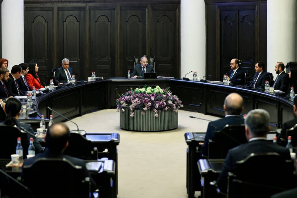 Ինչպիսի թափանցիկ ակնարկ. «Փաստ»