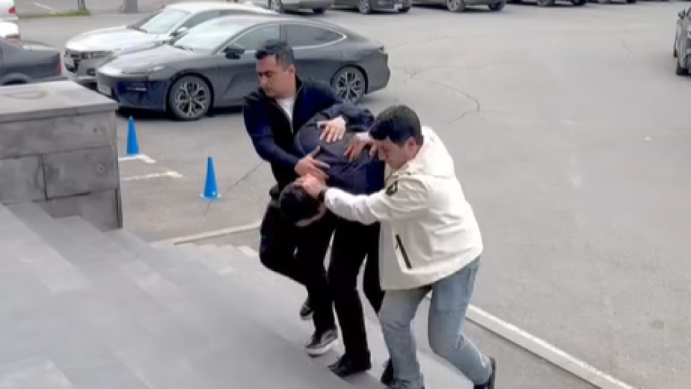 Եզակի երեխաներ են, որևէ քաղաքական ուժի հետևորդ չեն. Փաստաբանը՝ Սուրբ Աննա եկեղեցու բակից բերման ենթարկված տղաների մասին