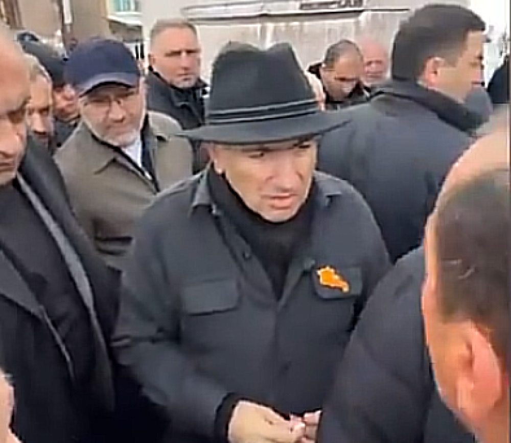 Թեժ վեճ Փաշինյանի և արթիկցու մեջ. գոռգոռոցներ են հնչում