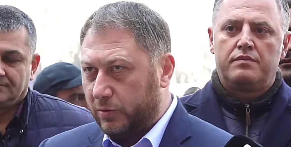 Փաշինյանը դուրսը գնում հանձնարարություն ստանում, գալիս ստեղ մատ է թափ տալիս․ ակցիայի մասնակից