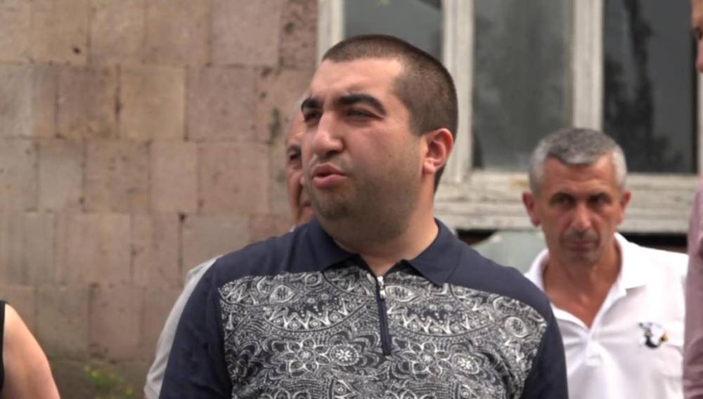 Աշխատակիցների բանկային քարտերը հավաքել են. գործարար Արման Հակոբջանյանի նոր բարքերը. «Ժողովուրդ»