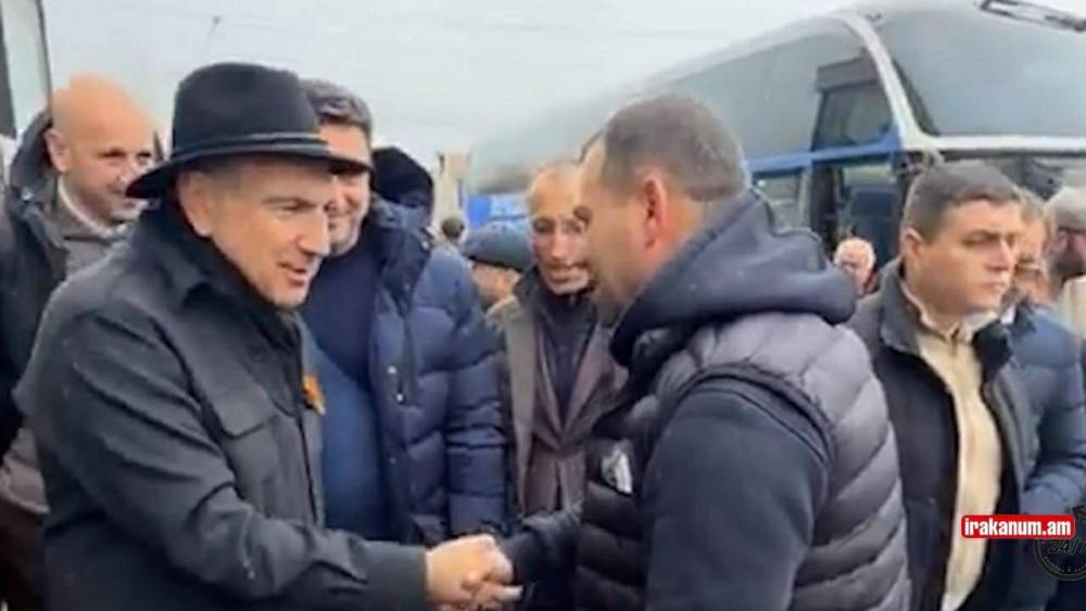 Ինչ փակցրեց Փաշինյանը երեխաների վրա. ովքեր նրան «շրջապատեցին»