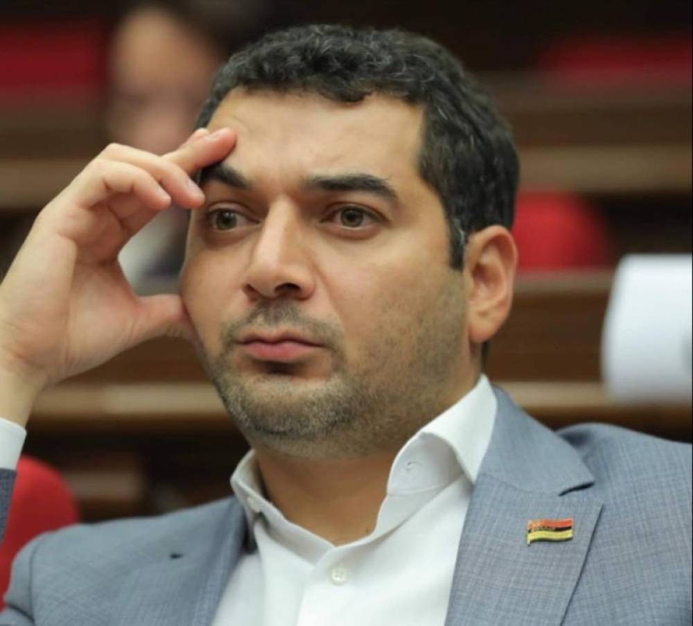 Ազդե՞լ է արդյոք վարչապետական զույգի բաժանումը Հրաչյա Հակոբյան-Նիկոլ Փաշինյան հարաբերությունների վրա