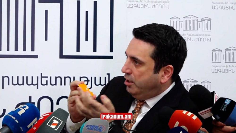 «Ինչի ե՞ք Արցախ ասում», «Ղարաբաղը ուրիշինն է. ԱԺ նախագահը՝ «դոշի» քարտեզի մասին