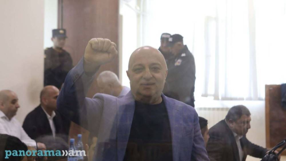 Արթուր Սարգսյանն առաջարկեց՝ ոստիկաններն իրեն դատարան բերեն հետևի մուտքով