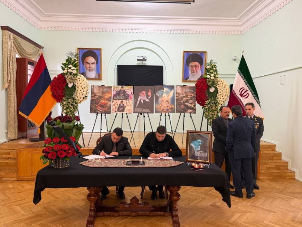 Էդուարդ Շարմազանովը և Հենրիխ Դանիելյանն այցելել են Իրանի դեսպանատուն և ցավակցական գրառում կատարել սգո մատյանում