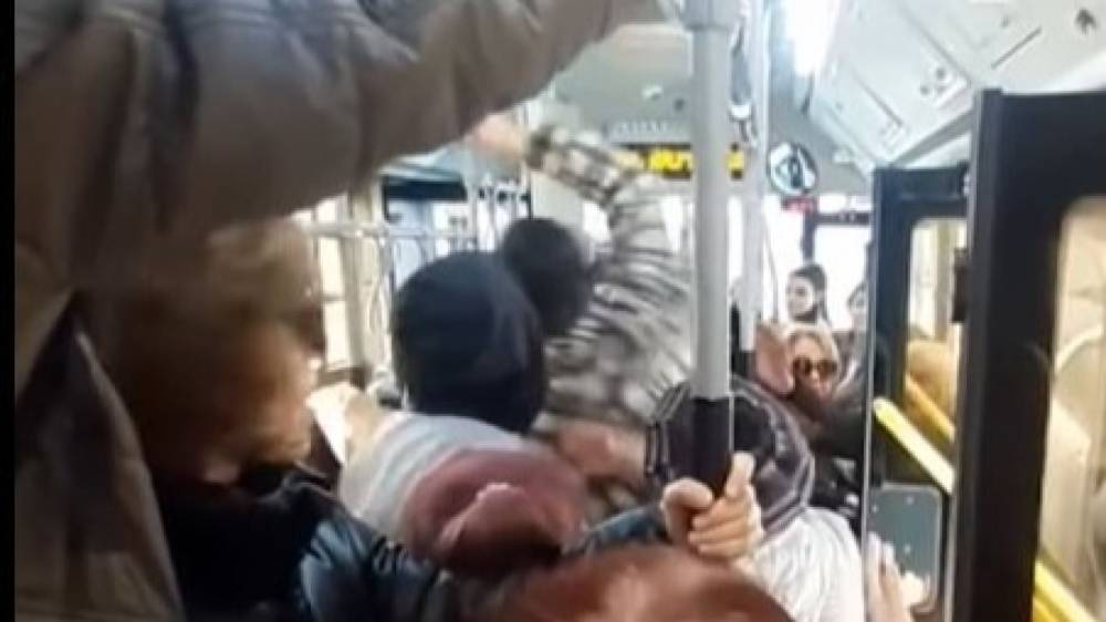 Արտառոց միջադեպ Երևանում. Հանրային տրանսպորտում երկու երիտասարդ ծeծել են իրար