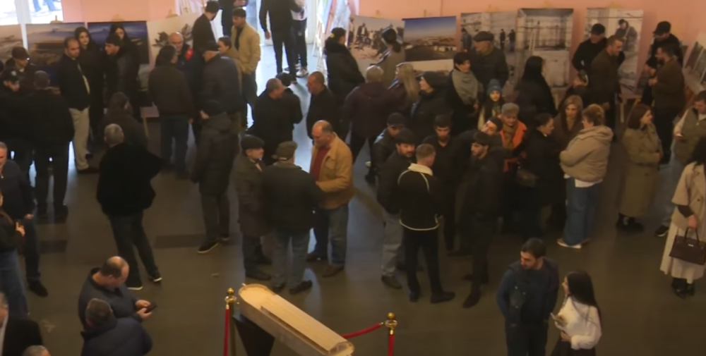 Քրիստոսի՝ աշխարհում ամենաբարձր արձանի կառուցմանը նվիրված ֆոտոցուցանդեսը Գյումրիում է (տեսանյութ)