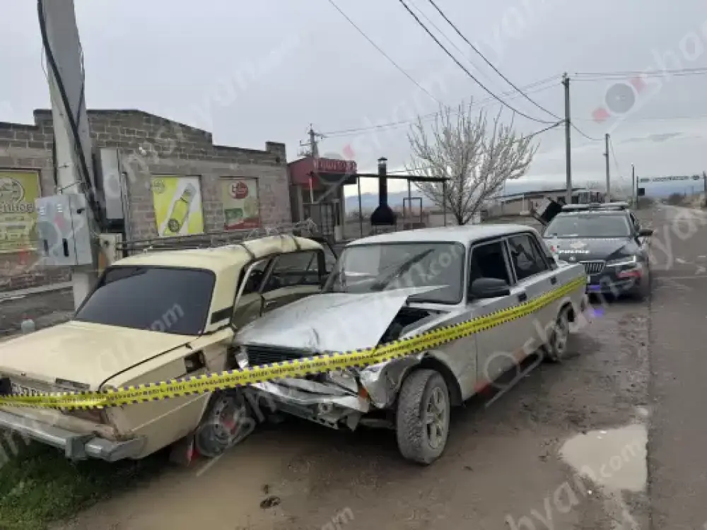 Ավտովթար՝ Արարատի մարզում. Քաղցրաշեն գյուղում բախվել են «ՎԱԶ 2106»-ն ու «ՎԱԶ 2107»-ը. կա վիրավոր