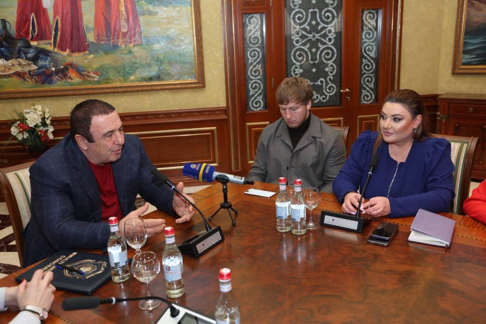 Գագիկ Ծառուկյանը հանդիպել է «Առաջարկ Հայաստանին» ծրագրի երիտասարդական պլատֆորմի ներկայացուցիչների հետ