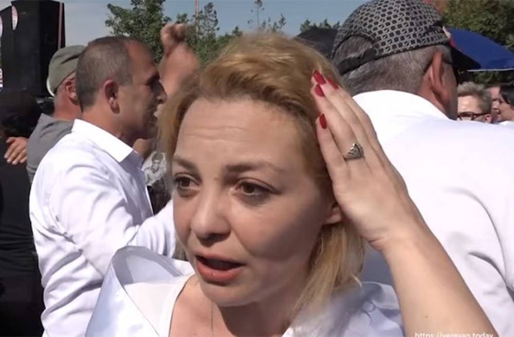 Ջրի շշով հարվածել են Անահիտ Մութաֆյանին