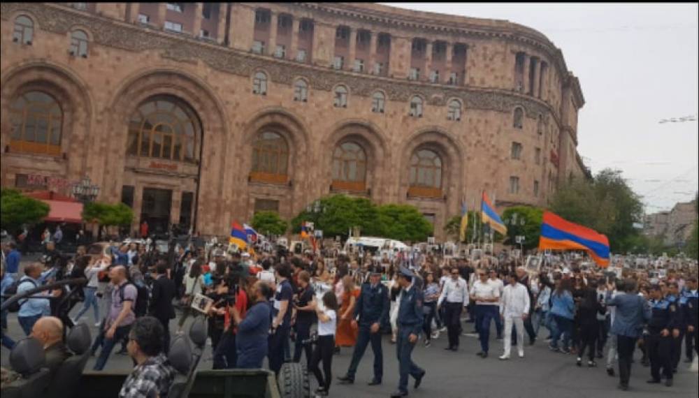 «Անմահ Գնդի»  երթը շարունակվում է Հանրապետության հրապարակում (տեսանյութ)