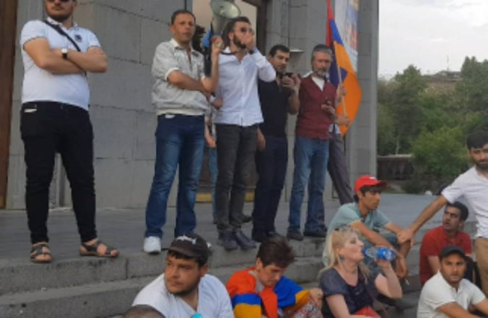Բողոքի ակցիա՝ ընդդեմ Ռոբերտ Քոչարյանի ազատության մեջ գտնվելու