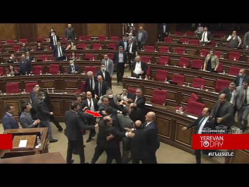 Ո՞վ էր մեջքից հարվածում Էդմոն Մարուքյանին