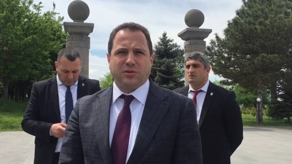 Վարակված շուրջ 20 զինծառայող կա, 3-ի մոտ բարդացում կա. վտանգավոր չեն. Դավիթ Տոնոյան
