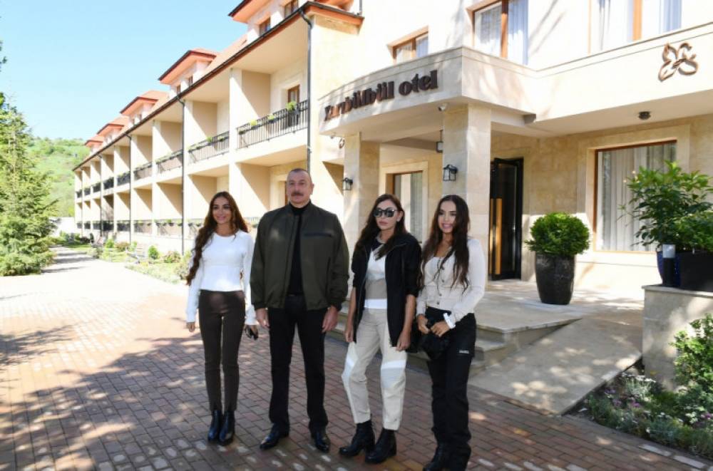 Ալիևների ընտանիքը ներկա է եղել Շուշիում հյուրանոցի բացման արարողությանը (լուսանկարներ)