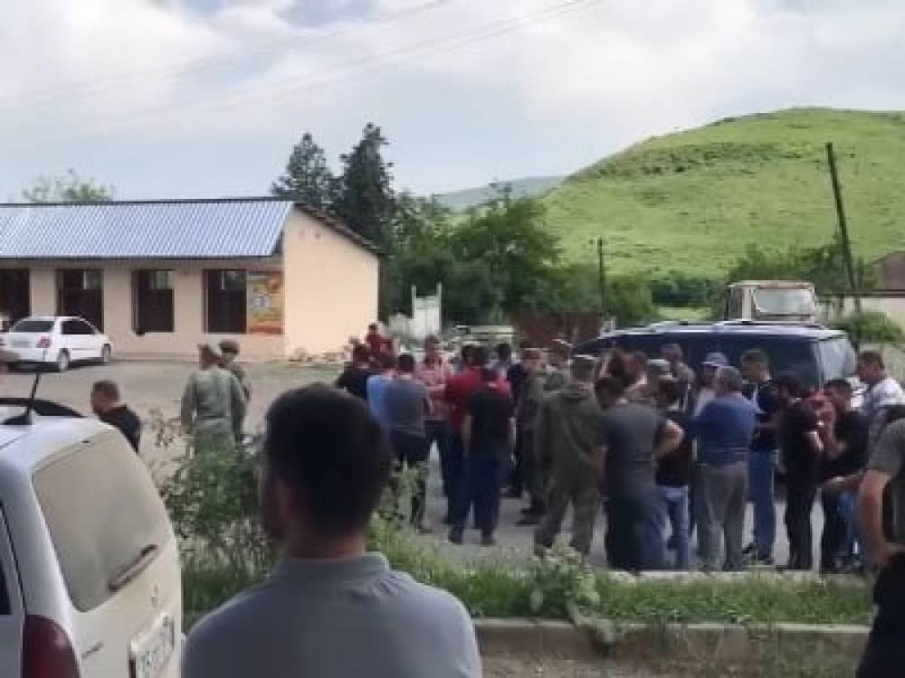 Կարմիր Շուկայի բնակիչները թույլ չեն տվել, որ հակառակորդի շարասյուն անցնի. նրանք պատրաստվում են ամեն օր այդպես անել