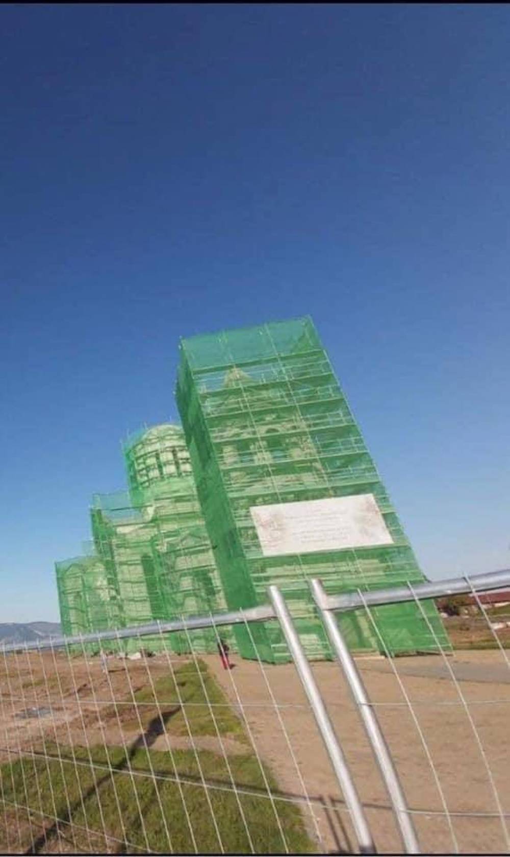 Ադրբեջանցիները ծածկել են Շուշիի Սուրբ Ղազանչեցոց եկեղեցին, փոխում են արտաքին տեսքը