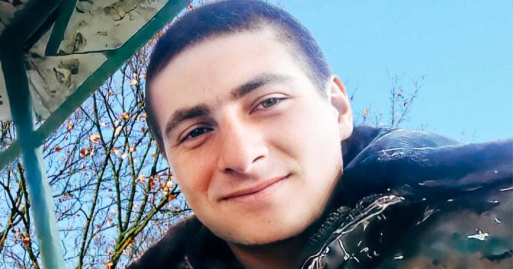 Առուշանյան Դավիթի սիրելի զինվորներից էր Չոբանյան Արենը. իր հարամանատարի հետ էլ մեկնեց մարտի ու նրա հետ էլ հերոսաբար անմահացավ Արեգասարում