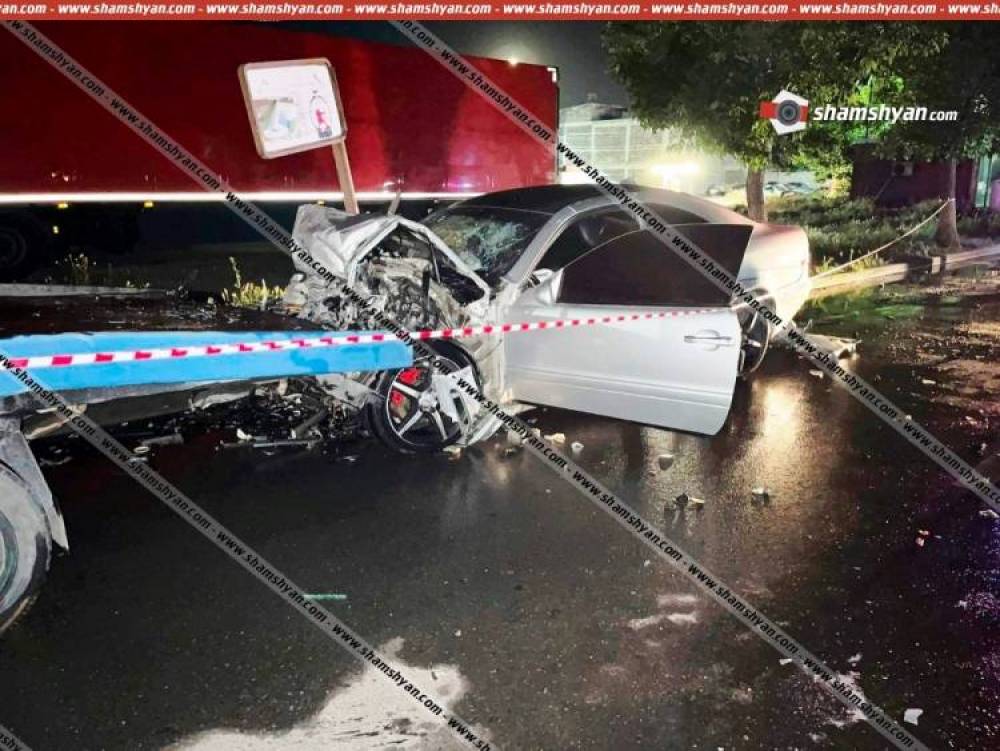 Արմավիրի մարզում Mercedes-ը բախվել է կայանված ավտոքարշակին. կան վիրավորներ