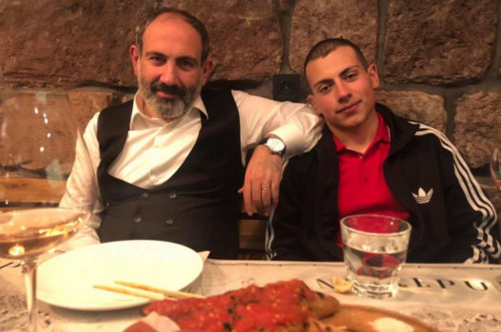 Նիկոլի պատճառով զոհվածի մոր հաշվին «հեր ու տղա» հարաբերություններ կարգավորելը սրիկայություն է․ սիրեք ձեր երեխաներին, որ Նիկոլ եւ Աշոտ չդառնան․ Աշոտյան