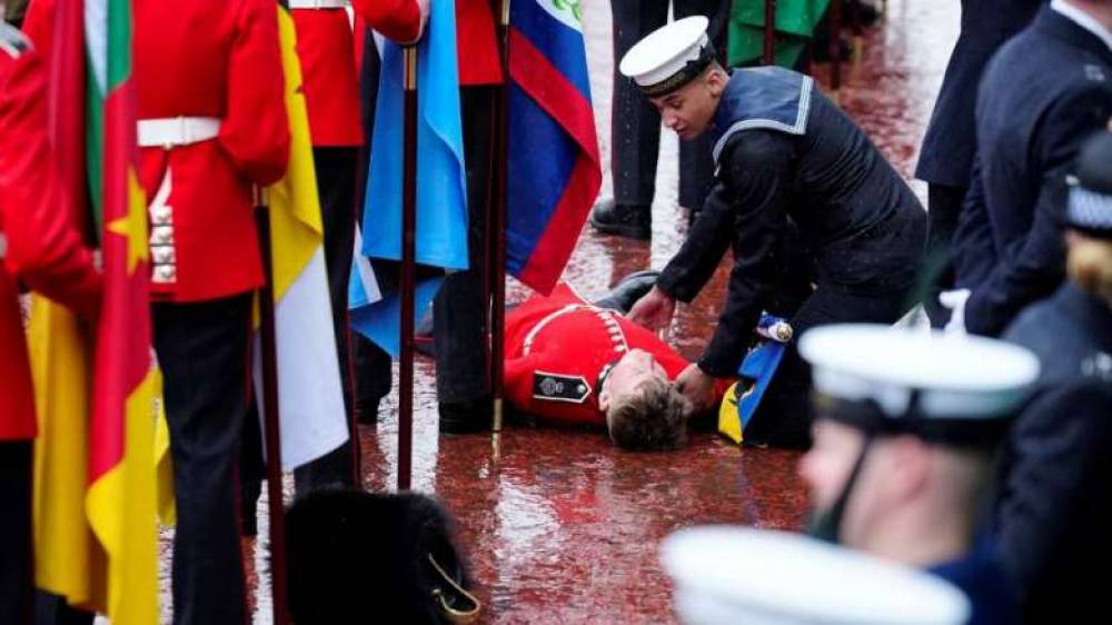 Չարլզ III-ի թագադրման ժամանակ մի քանի զինվորականներ կորցրել են գիտակցությունը (լուսանկարներ, տեսանյութ)