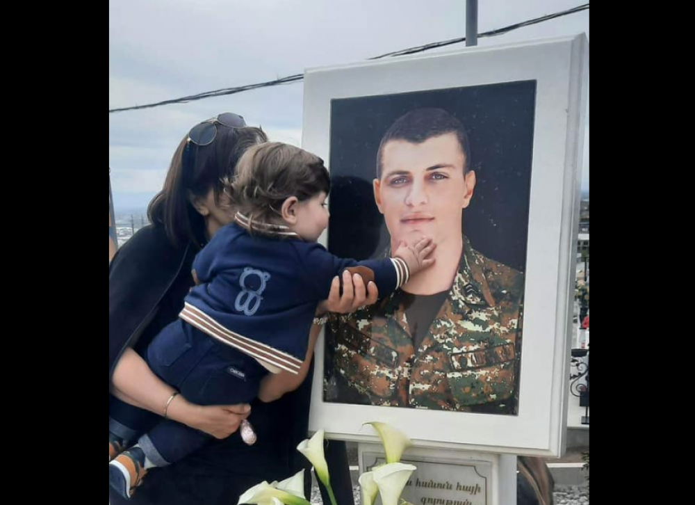 Մայր եմ,որ ՏՂԱ եմ դաստիարակել,որ ձեր նմանի համար կյանքա տվել ցավոք սրտի,տղա ով չի ենթարկվել նահանջ հրամանին ու չի թողել դիրքը