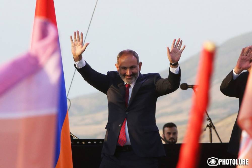 հաշվի առնելով անկախության հռչակագիրը ՀՀ 3֊րդ հանրապետություն դադարում է գոյութուն ունենալ